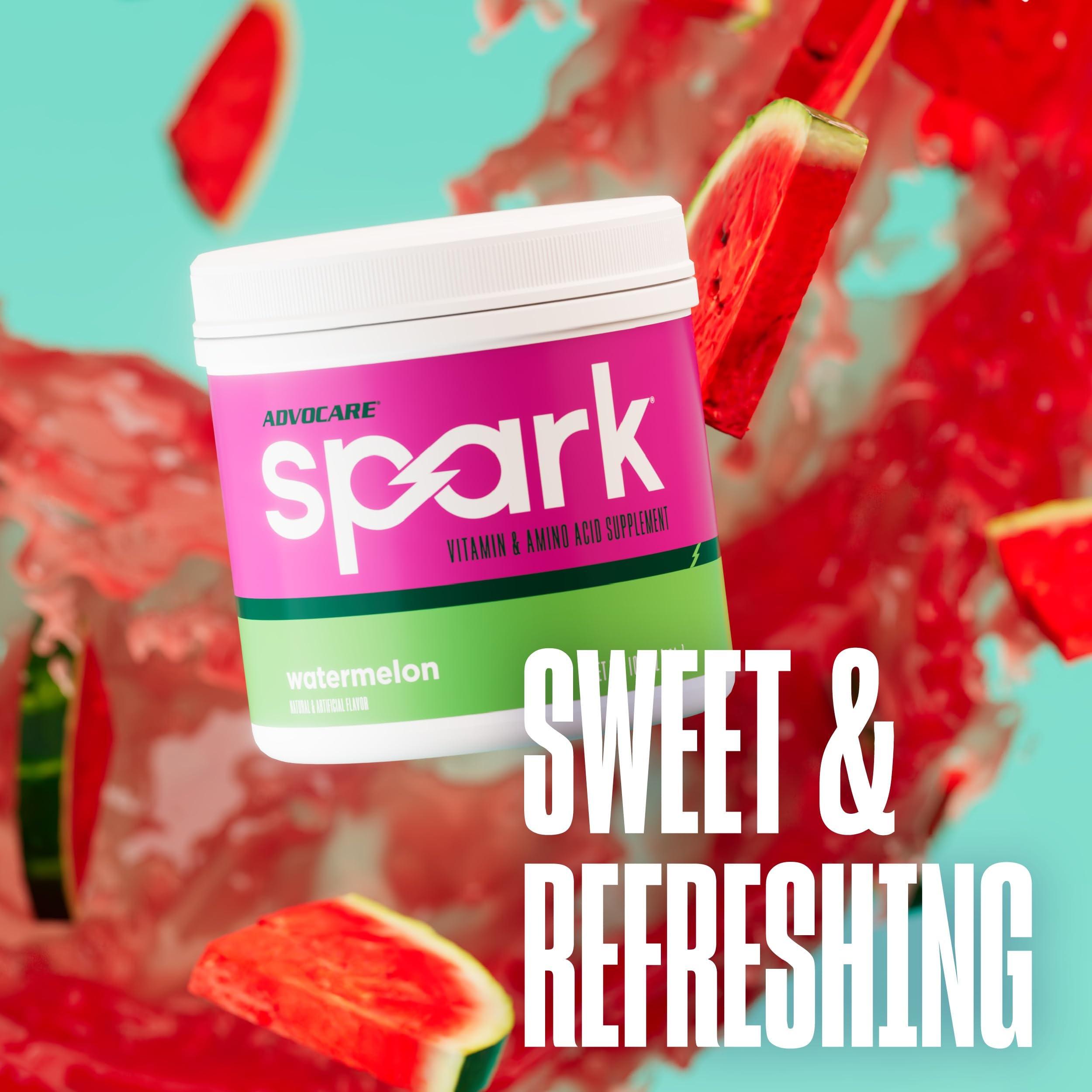 AdvoCare Spark junto a una mano para comparar tamaño del bote y porciones