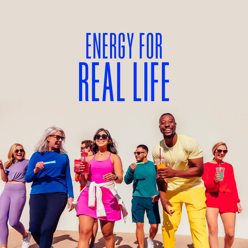 AdvoCare persona activa consumiendo bebida para energía y enfoque