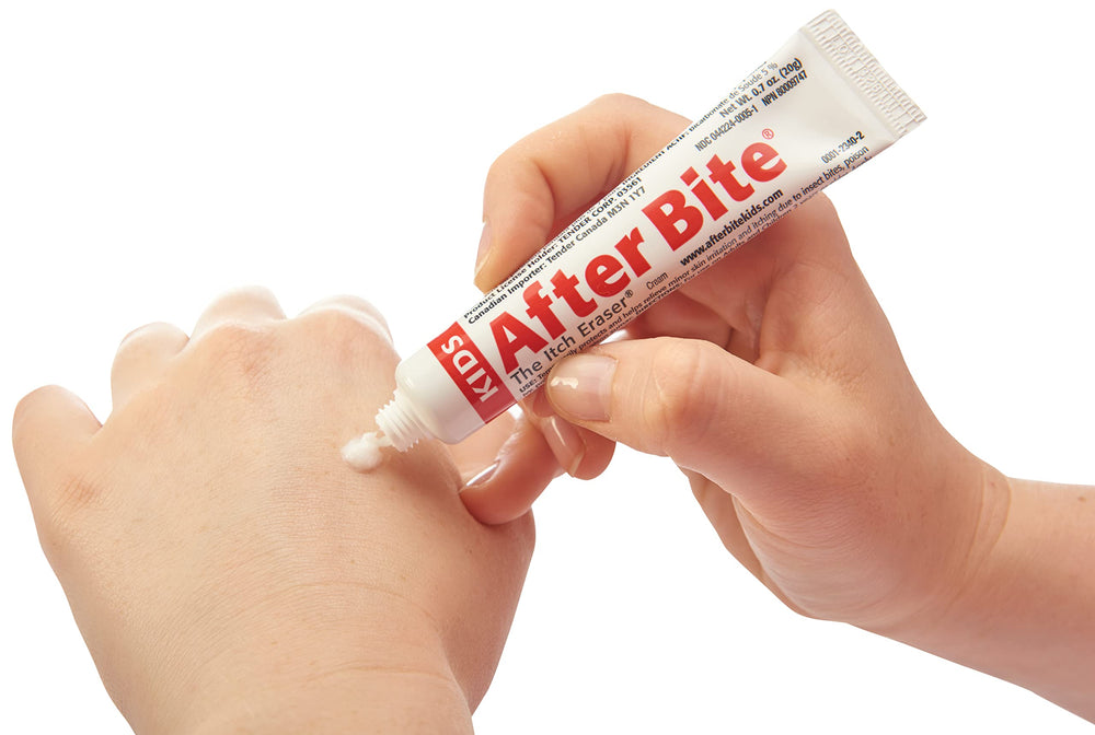 After Bite textura de la crema en close-up para aplicación suave