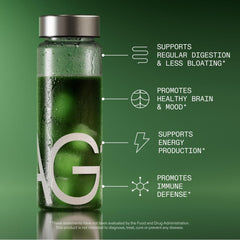 AG1 shaker en mano mezclando rápidamente para uso fácil