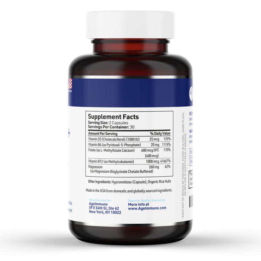 AgeImmune cápsula en mano para apreciar tamaño y facilidad de ingesta