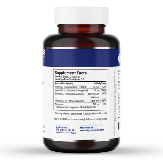 AgeImmune cápsula en mano para apreciar tamaño y facilidad de ingesta