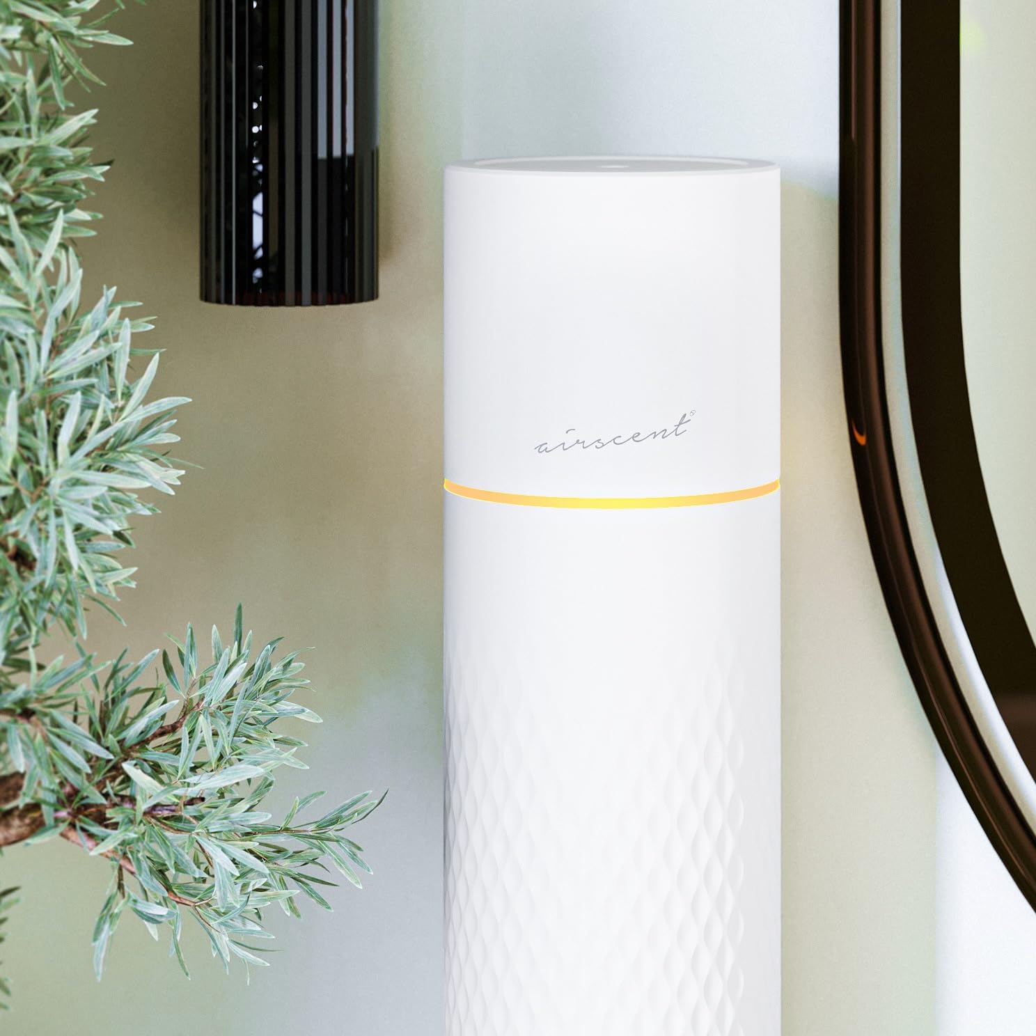 Air-Scent difusor junto a mano para mostrar escala y proporción práctica