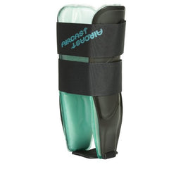 AIRCAST comparación de tamaño junto a un zapato, ajuste bajo perfil en calzado