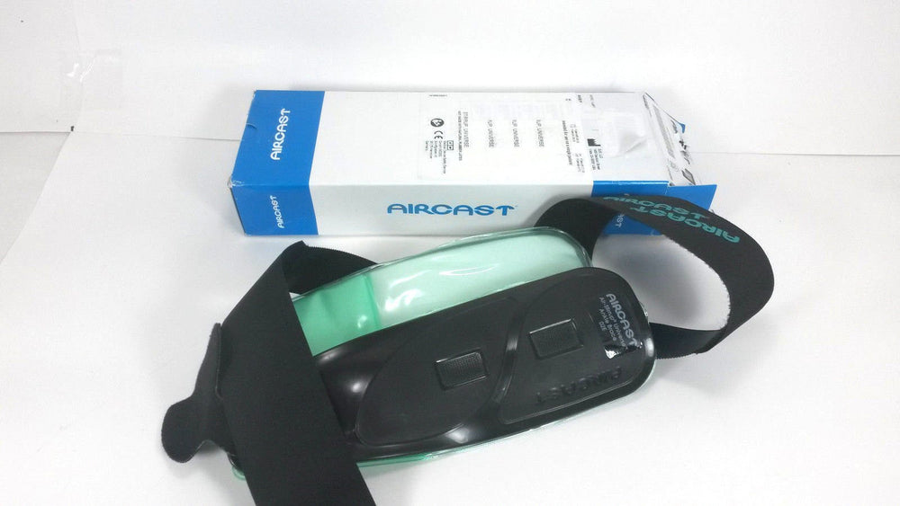 AIRCAST uso en persona caminando, estabilidad lateral y libertad de movimiento