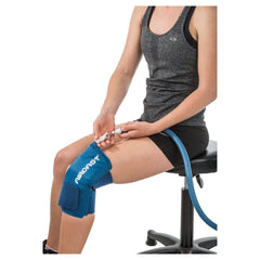 AIRCAST Cryo/Cuff colocado en rodilla en uso para recuperación