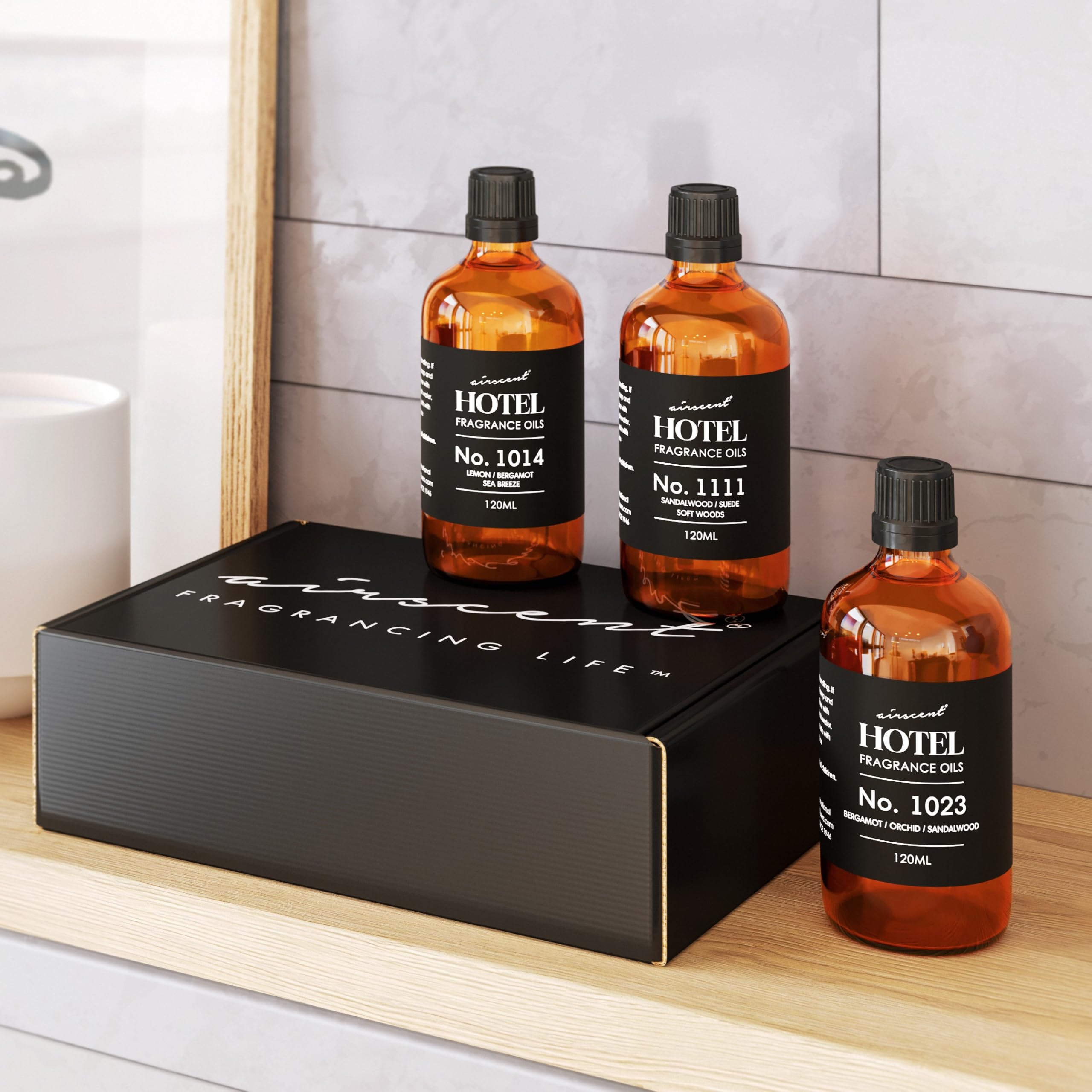 Air-Scent frasco en mano para comparar tamaño y facilidad de uso
