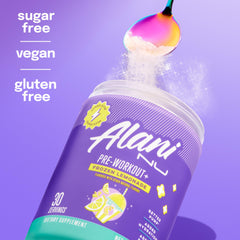 Escena lifestyle con Alani Nu Frozen Lemonade evocando sabor refrescante
