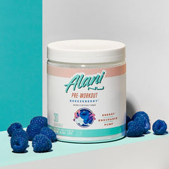 Lifestyle con Alani Nu Breezberry en botella deportiva para motivación