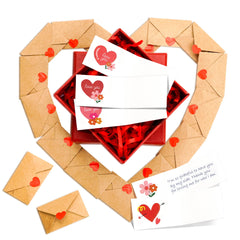 Alcarin escena romántica con tarjeta como detalle decorativo emocional