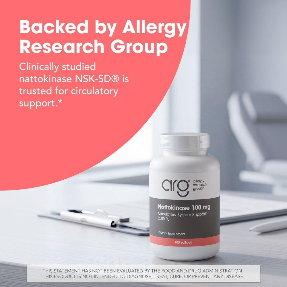 Allergy Research Group cápsulas en mano para comparar tamaño y facilidad de ingestión