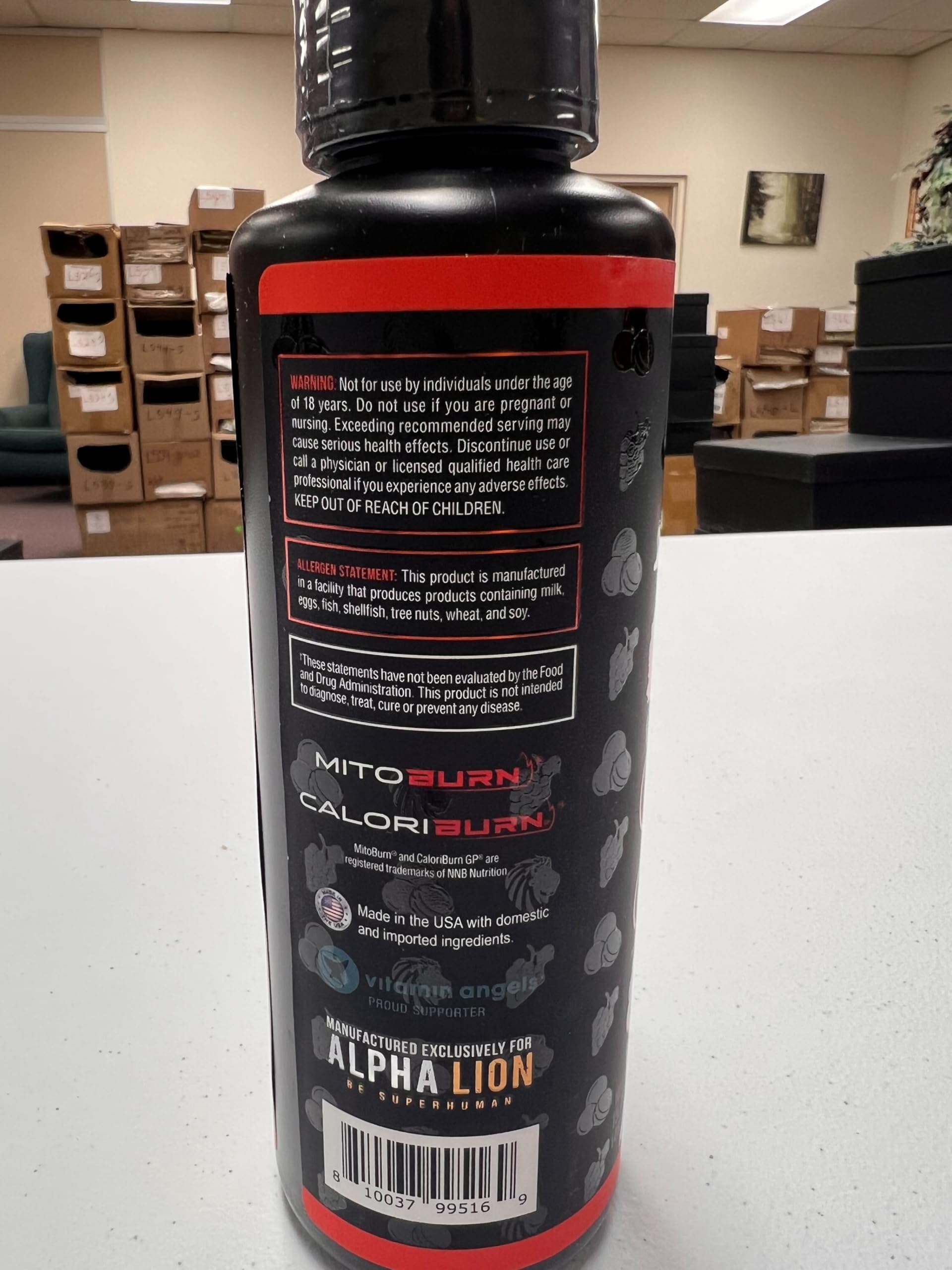 ALPHA LION panel nutricional en empaque destacando cero calorías y sin azúcares
