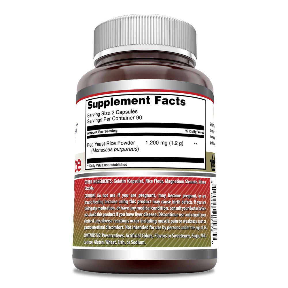 Amazing Nutrition cápsulas en la mano para comparar tamaño y porción, ideal para uso diario