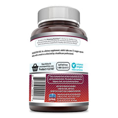 Amazing Nutrition mano sosteniendo cápsula para comparar tamaño y dosificación
