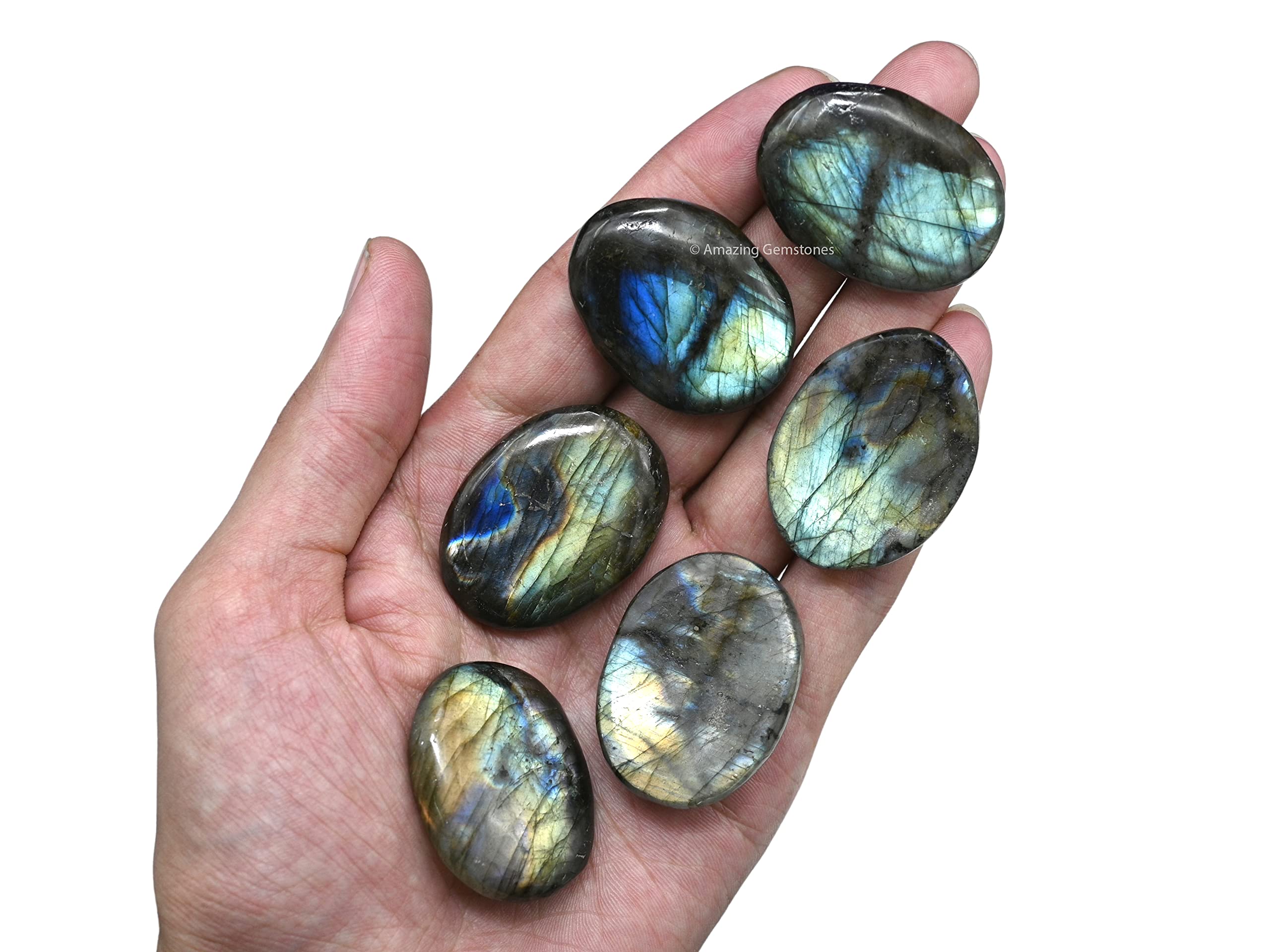Amazing Gemstone labradorita junto a vela en espacio de meditación