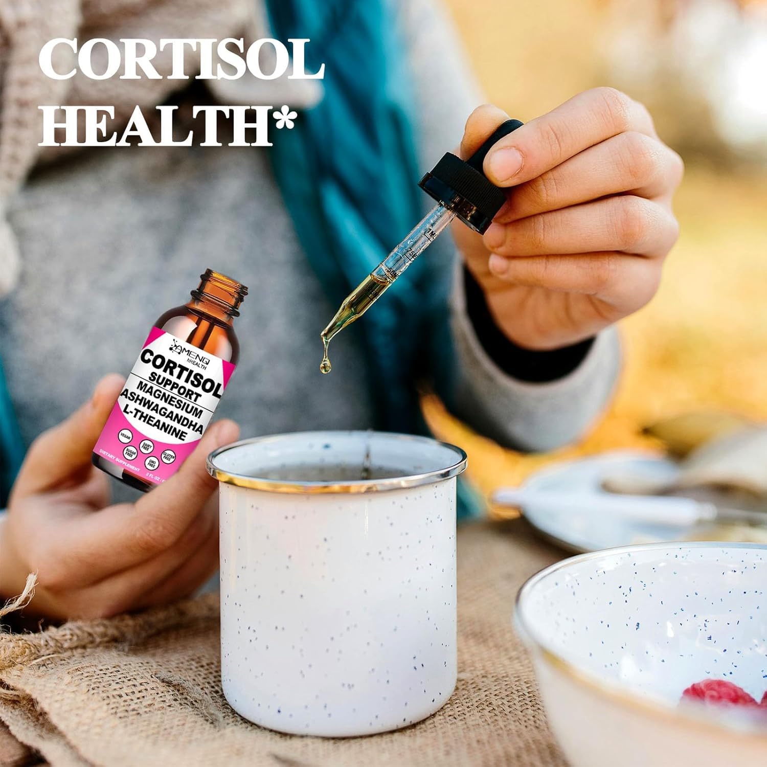 AMENQ hHEALTH frasco en mano para comparación de tamaño y dosis diaria