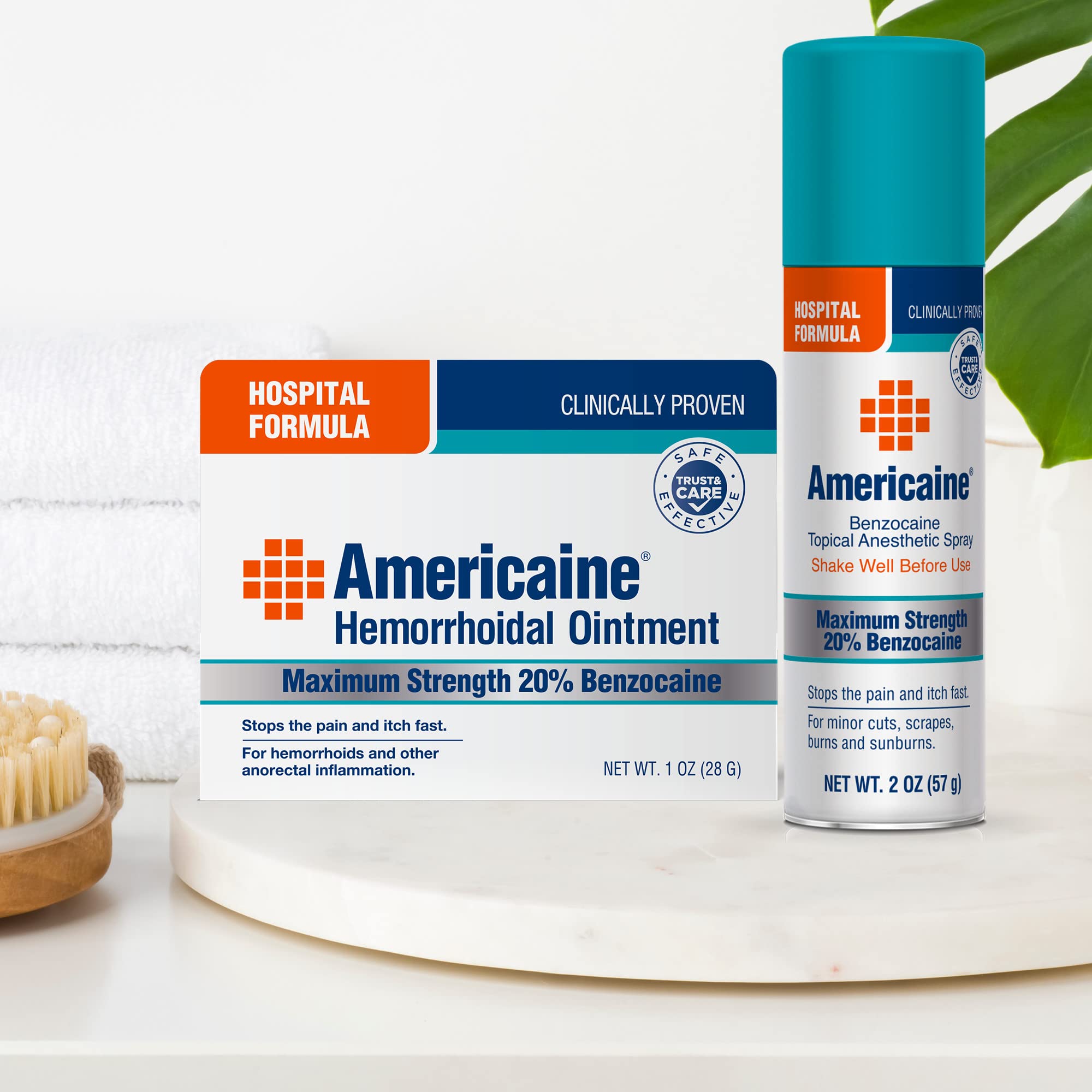 Aplicación del spray Americaine sobre una raspadura, reduce dolor y comezón