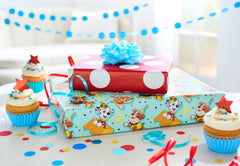 American Greetings uso en mesa de fiesta infantil, aporta tema coordinado