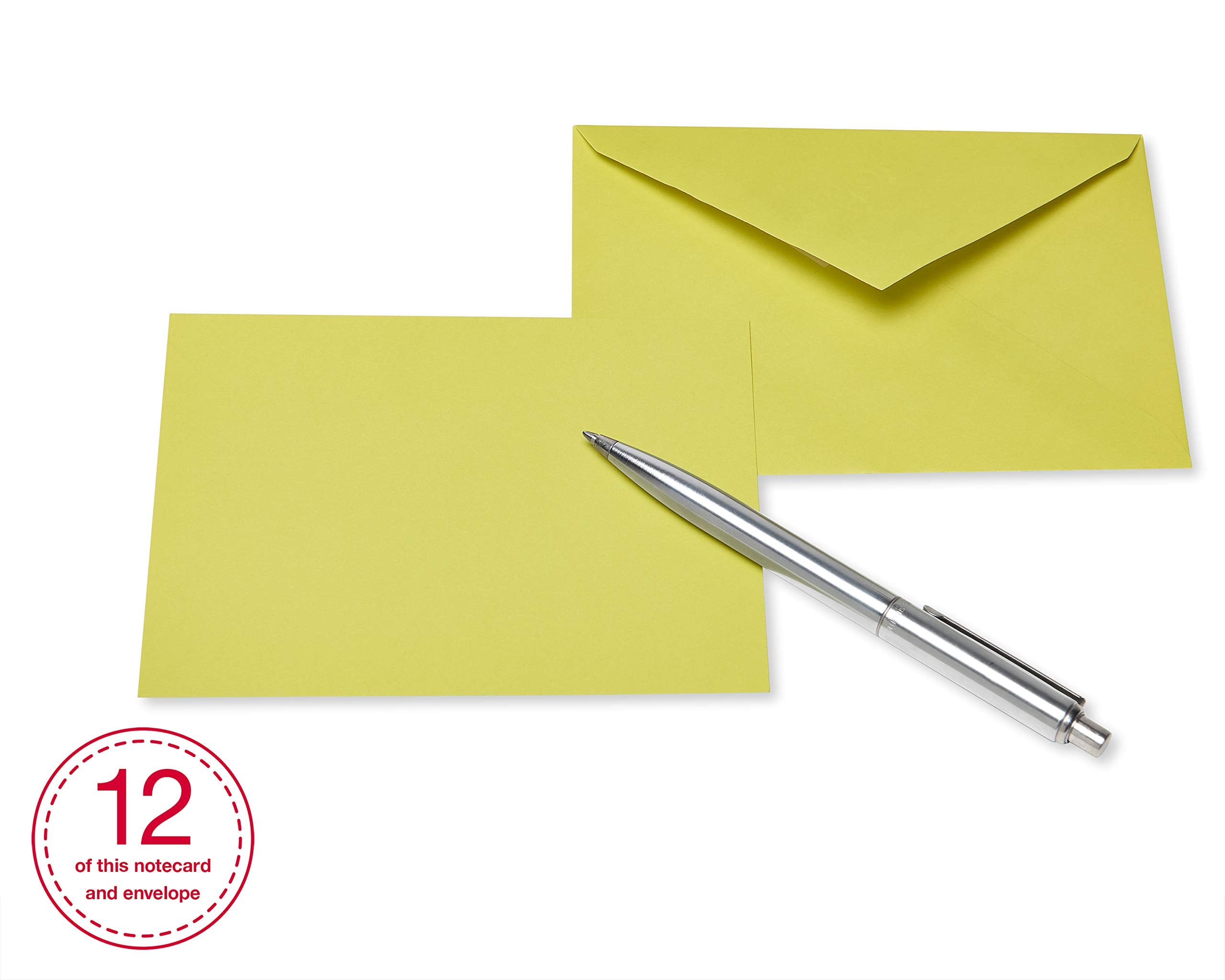 American Greetings persona escribiendo una nota a mano, facilita comunicaciones personales