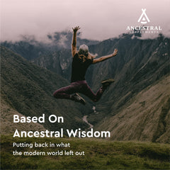 Ancestral Supplements bote abierto en cocina mostrando uso diario cómodo