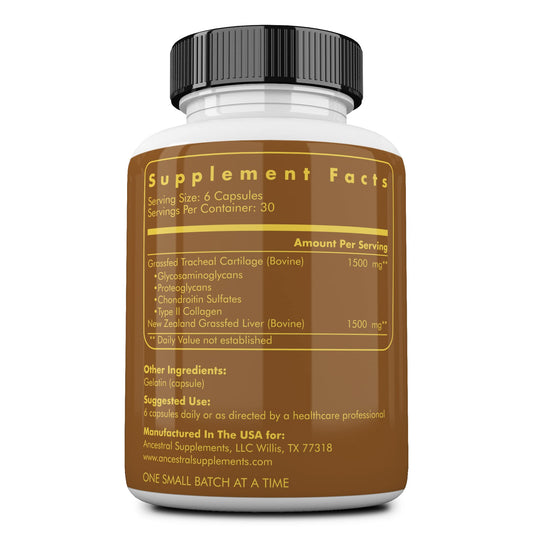 Ancestral Supplements cápsulas abiertas sobre mano, enfoque en facilidad de consumo