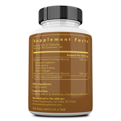 Ancestral Supplements cápsulas abiertas sobre mano, enfoque en facilidad de consumo