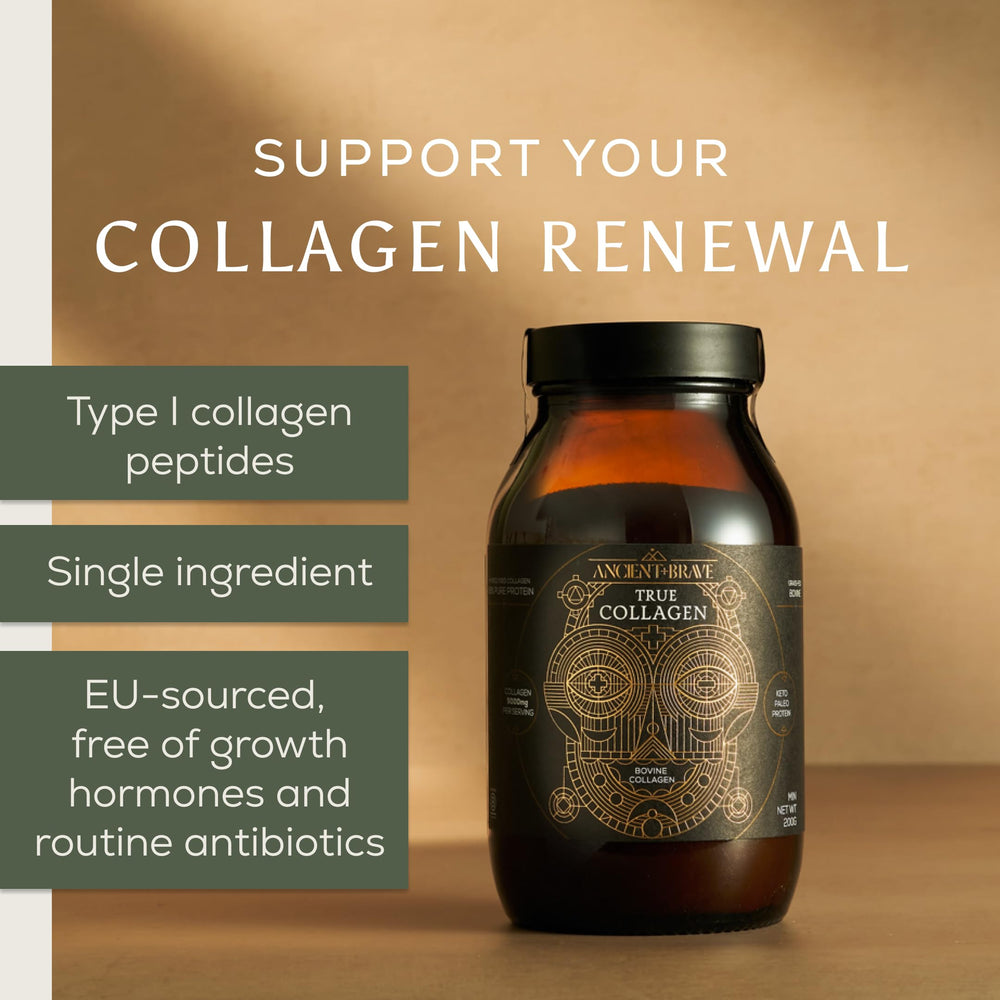 Ancient + Brave colágeno mezclado en café caliente para una bebida nutritiva rápida
