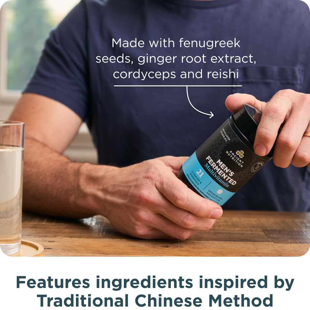 Ancient Nutrition envase junto a una taza en rutina matutina, beneficio: integración cotidiana fácil