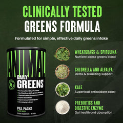 Pack Animal Daily Greens junto a una mano para mostrar tamaño y portabilidad