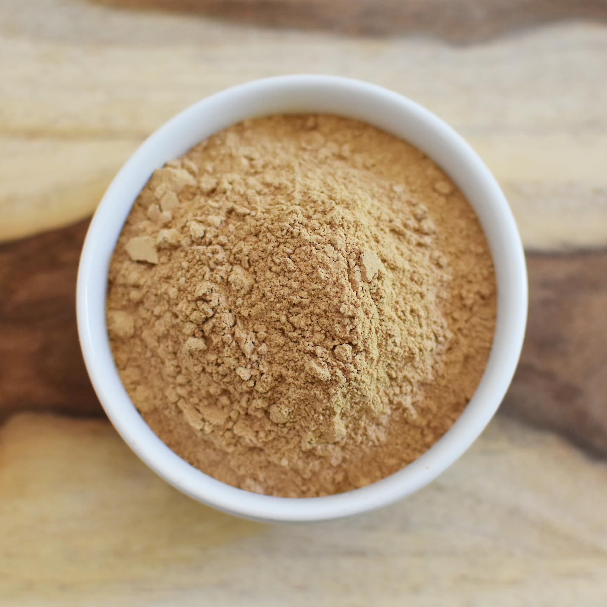 Anthony's polvo de maca mezclado en un batido saludable para añadir sabor y versatilidad