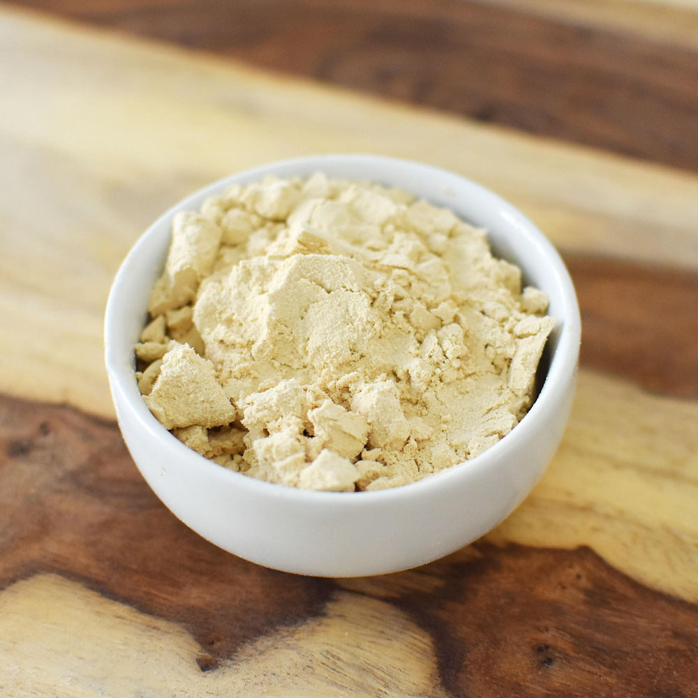 Anthony's Proteína de Guisante Premium mezclada en yogur, snack proteico natural.