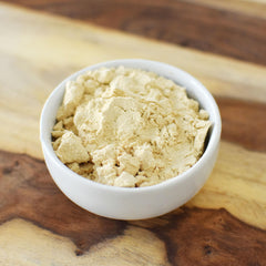 Anthony's Proteína de Guisante Premium mezclada en yogur, snack proteico natural.