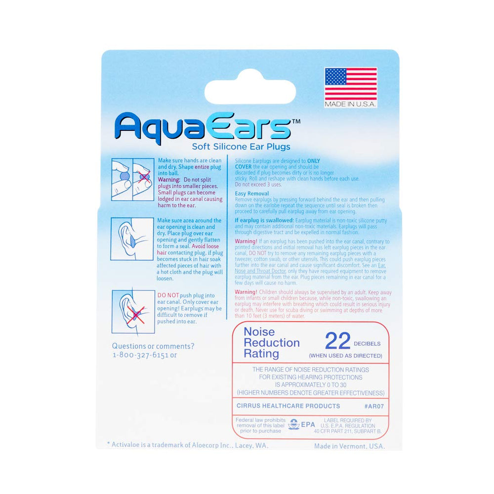 Aqua Ears en uso mientras nadador evita entrada de agua en oído