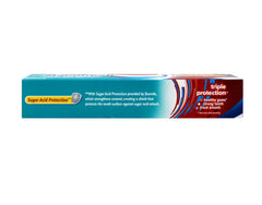 Aquafresh pasta en cepillo durante cepillado, beneficio de aliento fresco