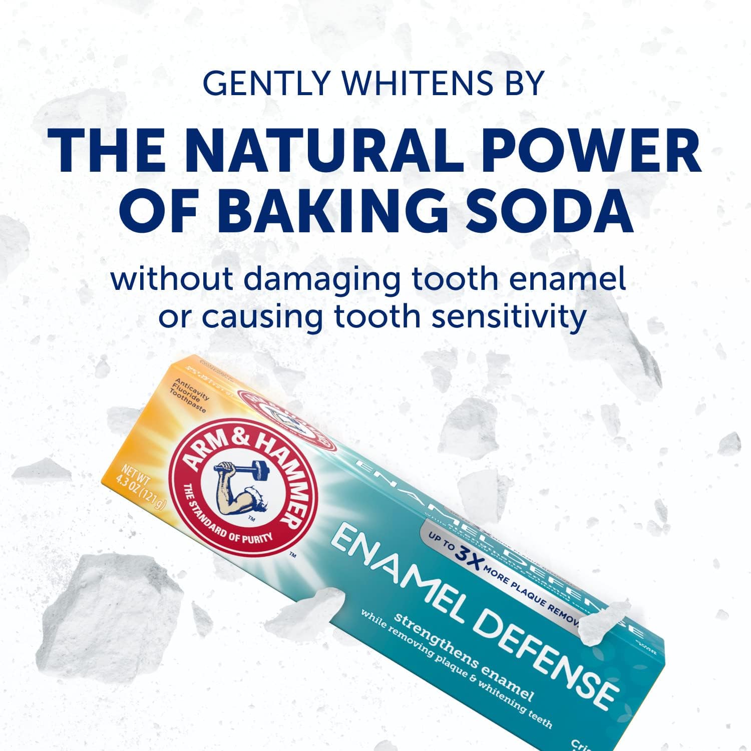 Persona cepillando con Arm & Hammer mostrando protección del esmalte