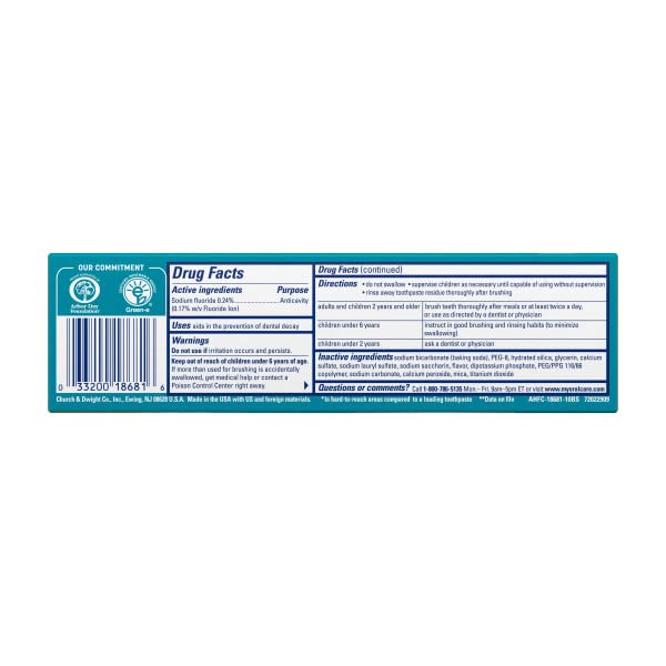 Arm & Hammer tubo junto a cepillo de dientes para comparar tamaño práctico