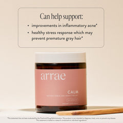 Mujer usando Arrae Calm en escritorio para mantener calma y foco