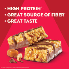 Atkins barra partida mostrando relleno de caramelo y almendra nutritiva