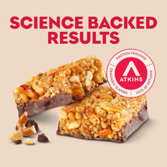 Atkins barrita abierta mostrando interior cremoso y balance nutritivo