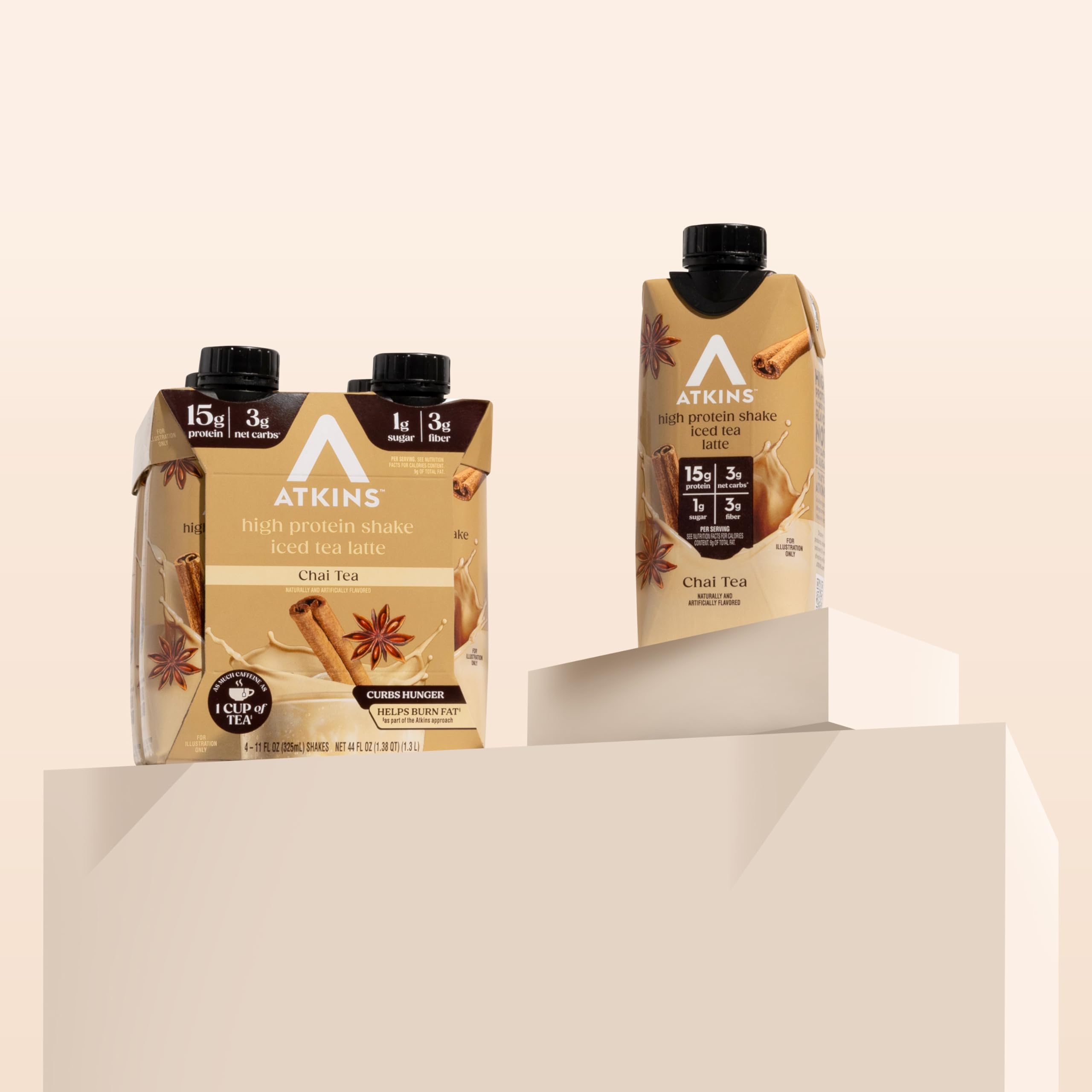 Atkins primer plano de etiqueta nutricional con proteína y bajo en carbohidratos