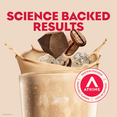 Atkins batido vertiéndose mostrando textura cremosa y saciedad