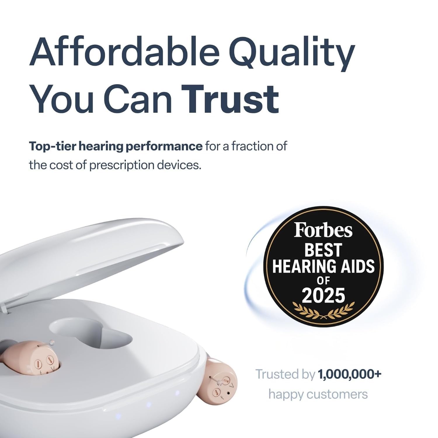 Comparación de tamaño Audien Atom One en la mano para mostrar su diseño nano discreto