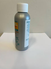 AVON spray comparado en mano para visualizar tamaño de viaje