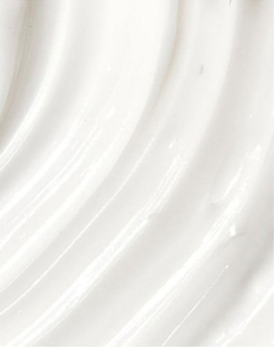 AVON textura cremosa en mano con acabado sedoso para aplicación cómoda