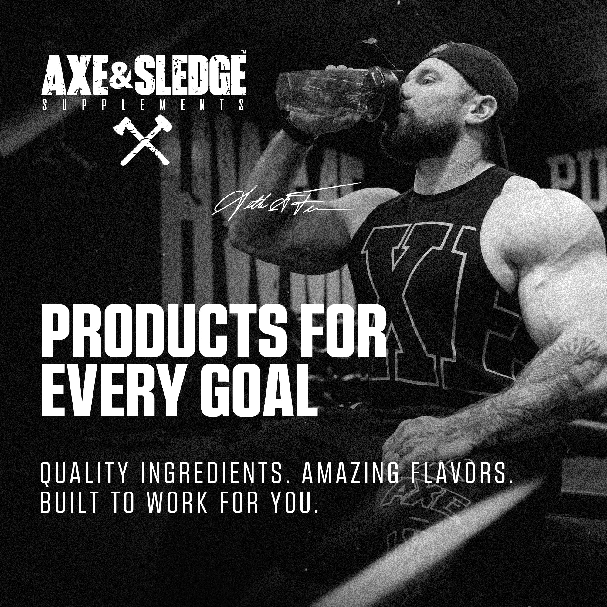 Comparación de tamaño del envase Axe & Sledge y una mano para escala