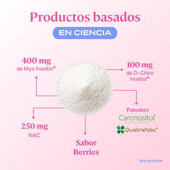 Cuchara vertiendo B-fit B Berry en vaso, muestra disolución rápida y preparación sencilla