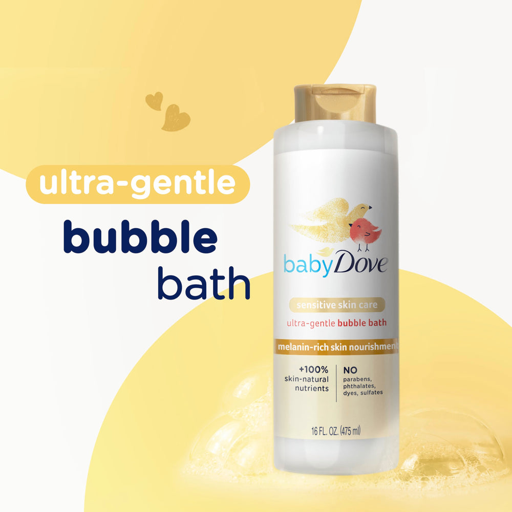 Baby Dove bebé disfrutando baño con muchas burbujas, estimula juego y calma