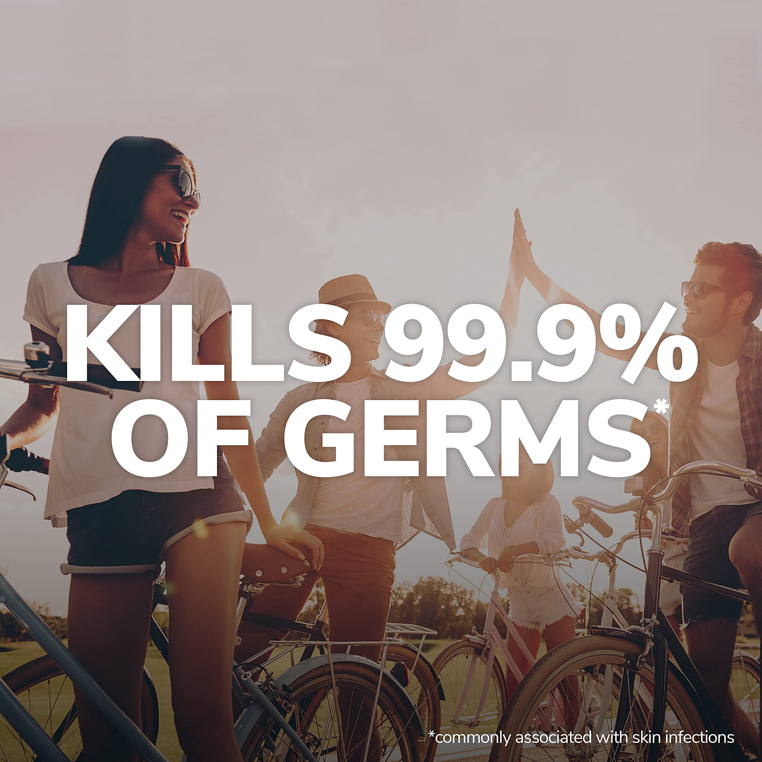 Bactine MAX aplicándose en una raspadura para alivio y limpieza inmediata
