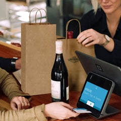 BagDream escena de regalo en mesa mostrando uso versátil en eventos