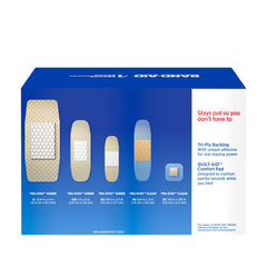 Band-Aid curita sobre la mano para comparar tamaño y cobertura